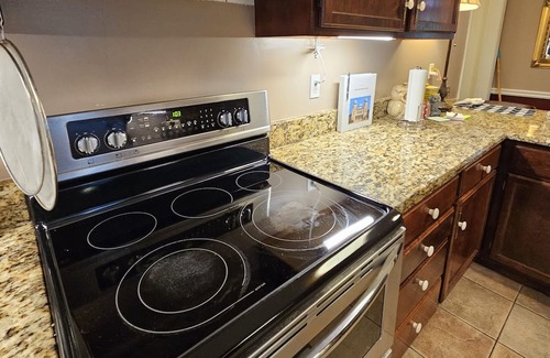 Daphne Haus | Peaceful,relaxing home. Gentle Dogs ok. Sleeps 5 comfortably.Extended stay rates