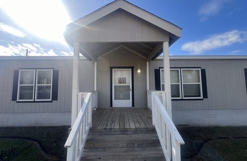 Lee County Haus | Nice Cozy 3/2 Home w/serene country atmosphere! Minutes to town!