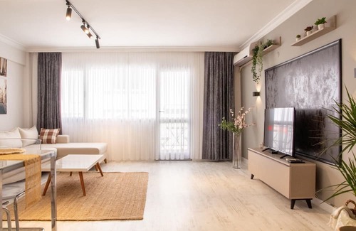 Alsancak Wohnung | Gorgeous Flat with Balcony in Izmir Konak