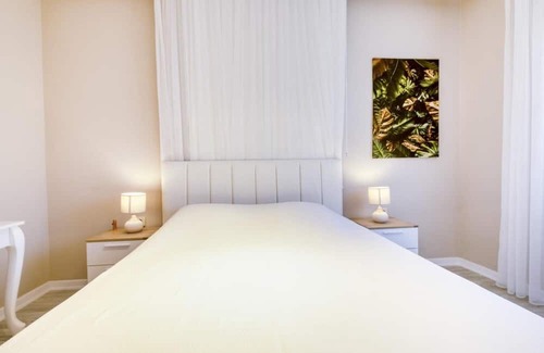 Avlana Haus | Greenery Home with Shared Pool in Marmaris