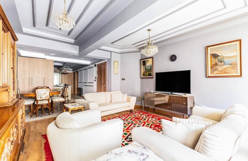 Uskudar Wohnung | Classic Flat w Balcony 7 min to Capitol Mall