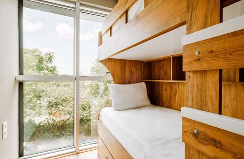 Yakuplu Wohnung | Chic, Modern Flat Near Torium Mall in Beylikduzu