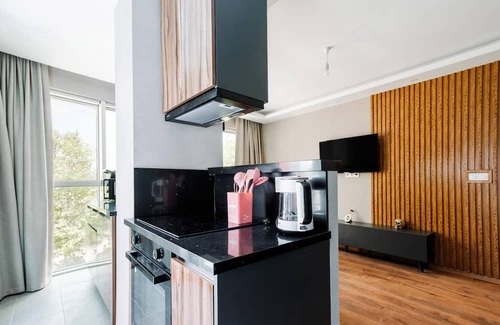 Yakuplu Wohnung | Chic, Modern Flat Near Torium Mall in Beylikduzu