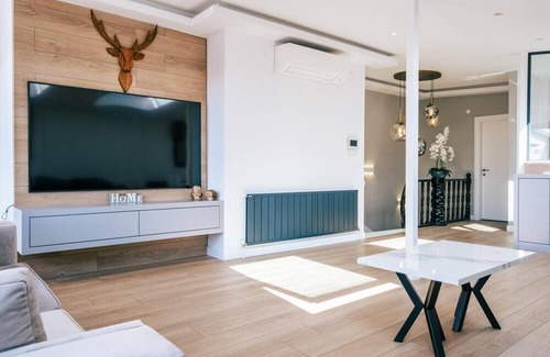 Kartal Wohnung | Sea View Flat w Terrace, Jacuzzi Near Kartal Coast