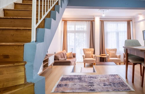 Kusadasi City Centre Villa | Duplex Villa w Sea View Terrace in Kusadasi