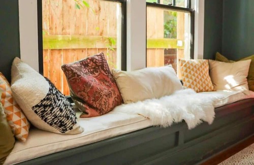 Freetown - Port Rico Haus | Stroll to Live Music and Dining Scene
