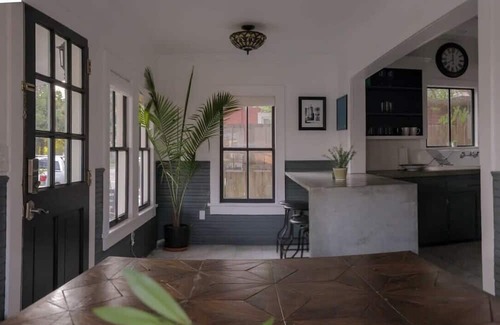 Freetown - Port Rico Haus | Stroll to Live Music and Dining Scene