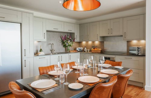 Chittlehamholt Kabine | The Mole Resort sleeps 4 guests in 2 bedrooms