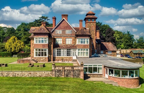 Chittlehamholt Kabine | The Mole Resort sleeps 4 guests in 2 bedrooms