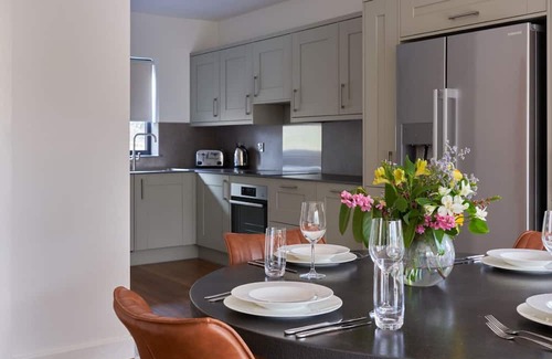 Chittlehamholt Kabine | The Mole Resort sleeps 4 guests in 2 bedrooms