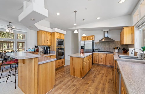 Sloat Haus | The Sierra House at The Lost Sierra Ranch w/ Fishing Ponds and 1 Mile Riverfront