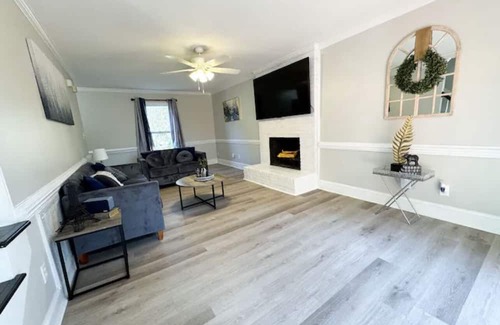 Knightdale Haus | 15 minutes to Raleigh beauty