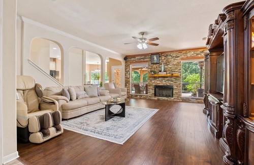 Helotes Haus | Absolutely gorgeous! 1/2+ acre corner lot w/ trees