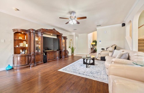 Helotes Haus | Absolutely gorgeous! 1/2+ acre corner lot w/ trees