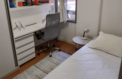 Jardim da Penha Kabine | Quarto e Banheiro Privativos com Garagem em Apartamento em Jardim da Penha