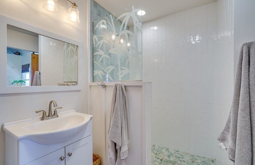 Aiea Wohnung | Inviting Aiea Bungalow w/ Balcony, Grill & Views!