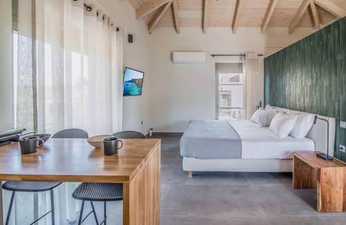 Episkopos Haus | Mountain View Suite with Mega Balcony