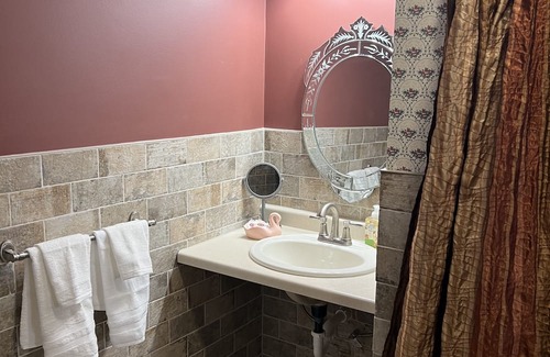 Janesville Bed & Breakfast | Century Elms Bed and Breakfast