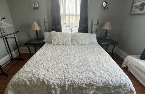 Janesville Bed & Breakfast | Century Elms Bed and Breakfast