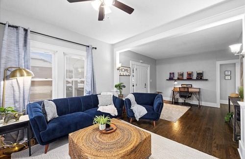 Lee's Summit Haus | Charming Freshly Remodeled Home / Prime Location