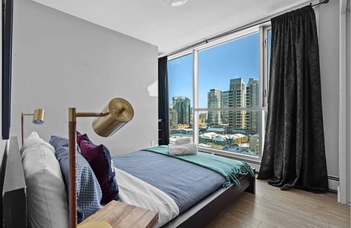 Beltline Wohnung | King Bed , VIP 2 Bedroom, Walk to Saddledome , UG Stall , AC, Mins to Saddledome