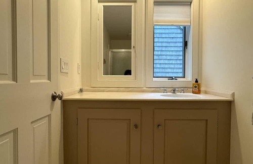 Edgecomb Villa | Lovely 3BR Oceanfront - Views, Own Dock, Chefs Kit