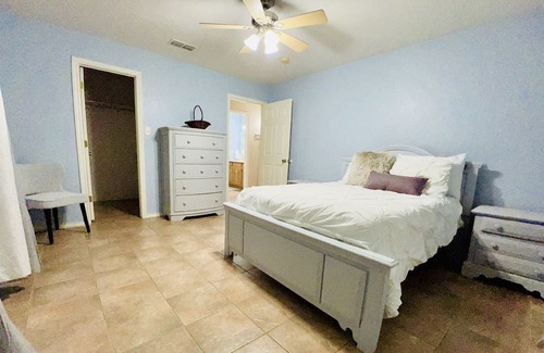 Amistad National Recreational Area Haus | Wake up to the soothing sounds of nature. Short-term. Weekly/monthly discounts.