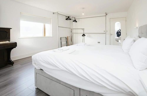 Guildford Wohnung | Modern 2BR Apartment in Guildford