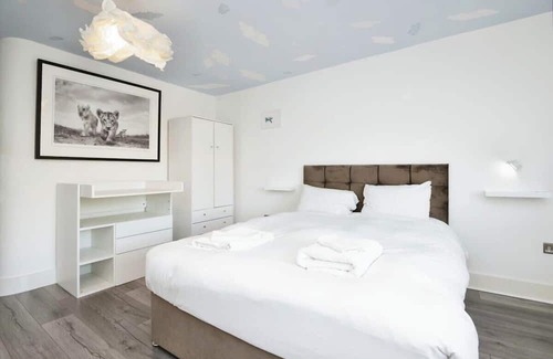 Guildford Wohnung | Modern 2BR Apartment in Guildford