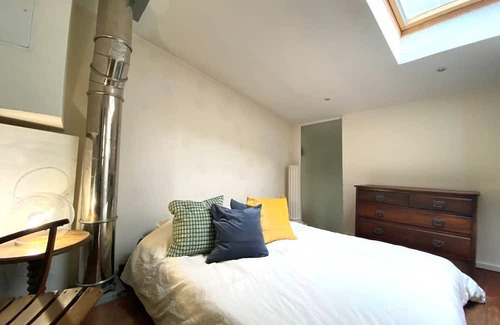 Quartier de la Folie-Mericourt Haus | AMAZING TOWNHOUSE WITH SHARED TREE-LINED COURTYARD