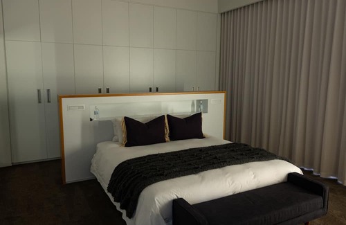 Lyndoch Haus | Barossa Glasshouse - an idyllic escape with stunning views of the Barossa Ranges