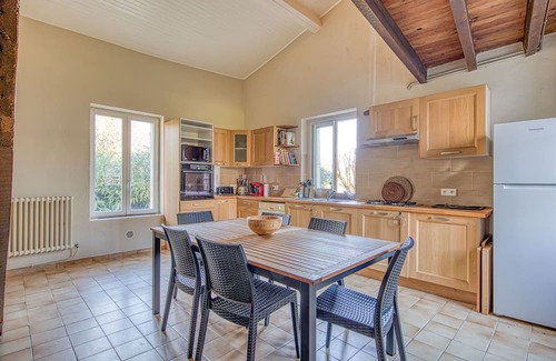 Rauzan Haus | Country Escape in Rauzan: Relaxation and Comfort in a Country House