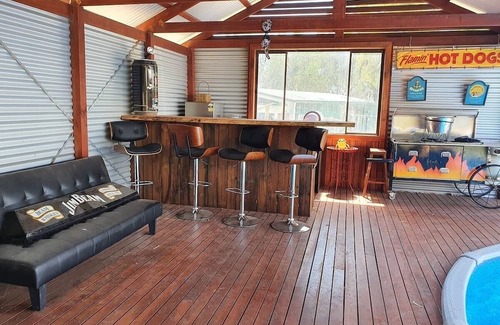 Cobram East Haus | Colonial cottage in Cobram