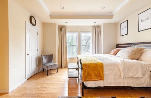 Fairmount Heights Haus | Luxurious & Cozy Room in Washington DC. Nice and quiet.
