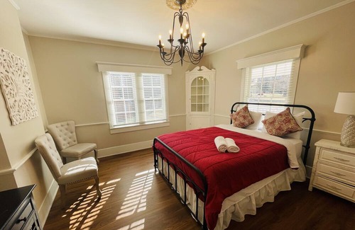 Clemmons Haus | Escape to serenity at our distinctive retreat, nestled behind the Excelsior at the Manor House