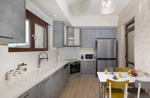 Galatas Villa | Montes Albi Villa - Living In Nature