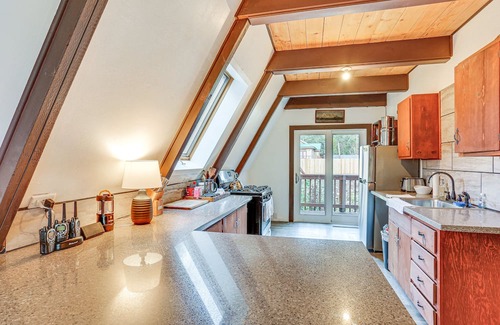 Trinity Village Kabine | Secluded Village Gem w/ Deck, Trinity River Access