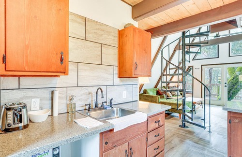 Trinity Village Kabine | Secluded Village Gem w/ Deck, Trinity River Access