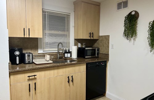 Southern Mattapan Haus | Entire house in Boston, MA. Public transit & kids' playground across the street.