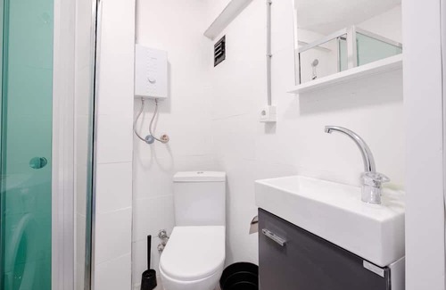 Bakırkoy Wohnung | Studio with a Sea View Balcony in Bakirkoy