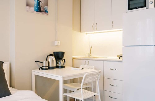 Bakırkoy Wohnung | Studio with a Sea View Balcony in Bakirkoy