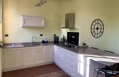 Vernasca Wohnung | Large spacious pet-friendly apartment in the heart of the countryside.