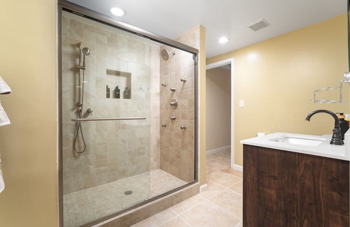 Newington Wohnung | Comfy&Spacious 1BD Springfield VA Basement Suite with Kitchenette