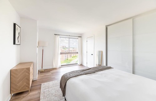 Landmark Wohnung | Trendy Landmark 2BR w/ Pool, nr Shopping & Restaurants, by Blueground