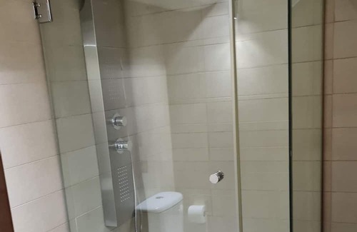 San Lazaro y Otero Wohnung | Pequeño Apartamento con Wifi Lado Palacio Deportes. Próximo Salidas Autopista
