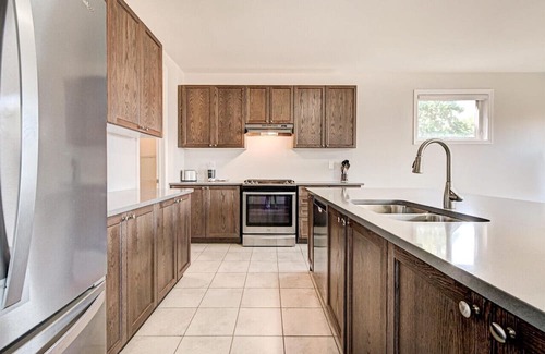 Downsview Haus | Downsview Park Private Bedroom D