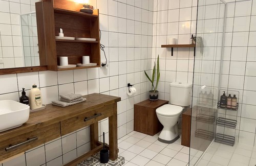 Fernmount Wohnung | Stylish Hilltop Escape, Full Mountain Views