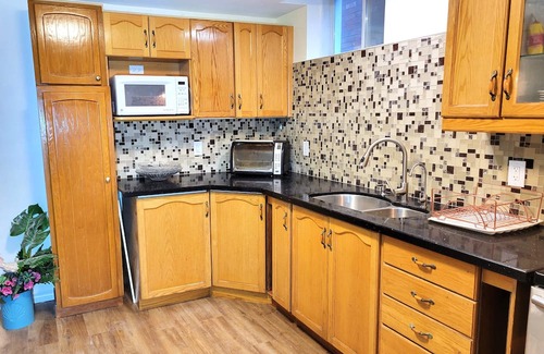 Waterloo Haus | Newly renovated spacious basement room with separate entrance