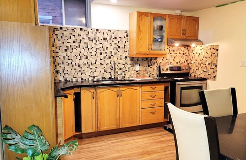 Waterloo Haus | Newly renovated spacious basement room with separate entrance