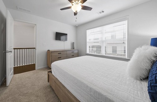 Cliftondale Haus | 3 Bedroom Fully Furnished Townhouse with Large Media Room and Large Rear Deck